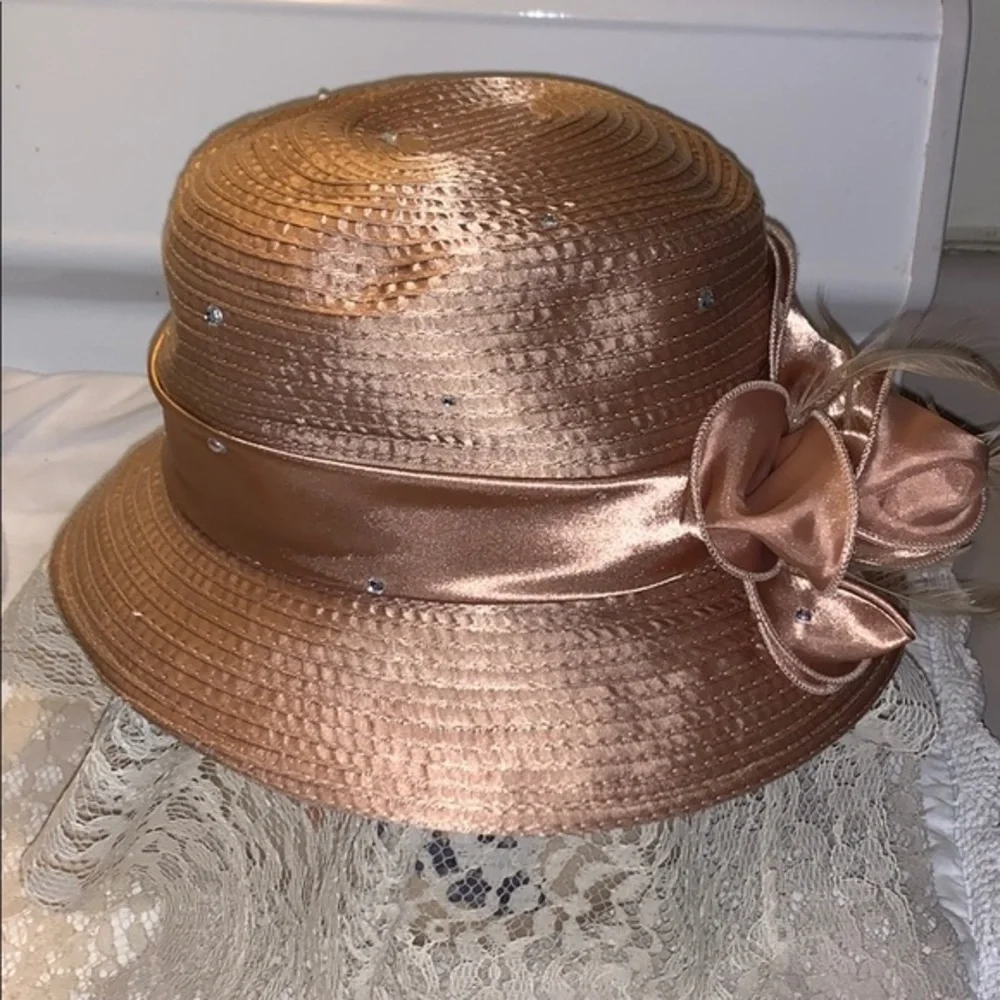 Swan Hat Vintage 6 inches high 7  head